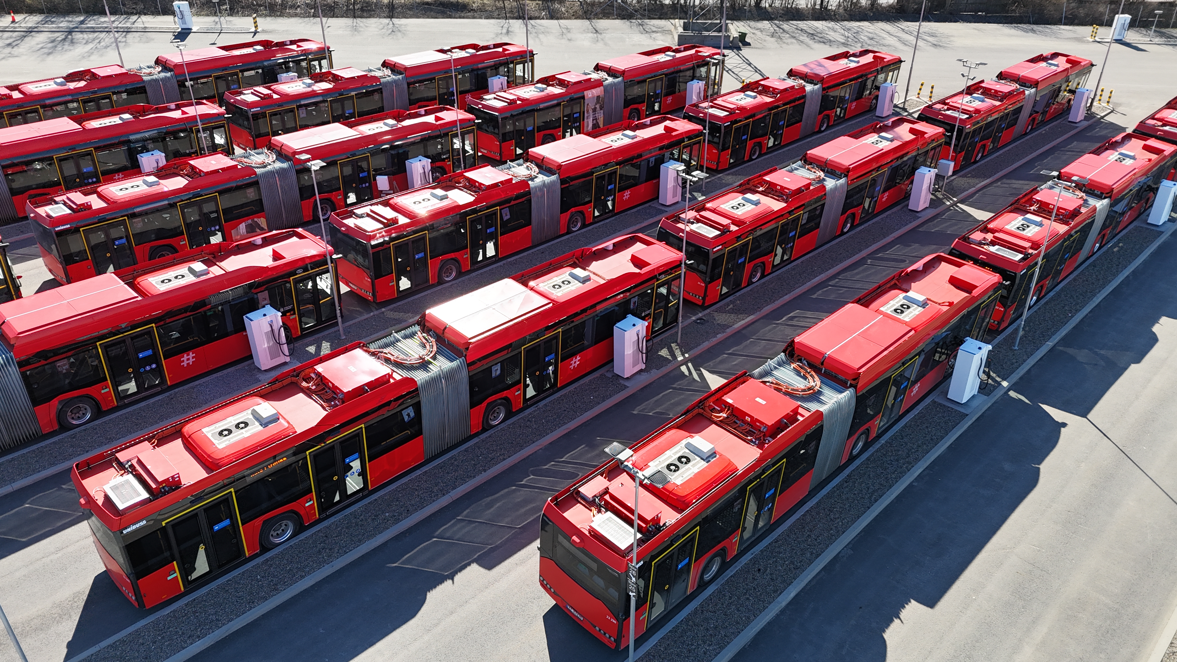 Public Transit in Oslo: E-buses of Unibuss charge at ABB E-mobility chargers.