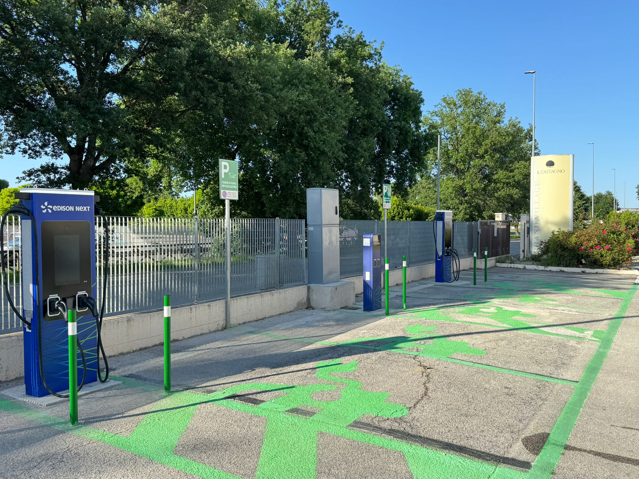 Intuitive and seamless charging in retail: ABB E-mobility C50 charger at shopping mall Il Castagno