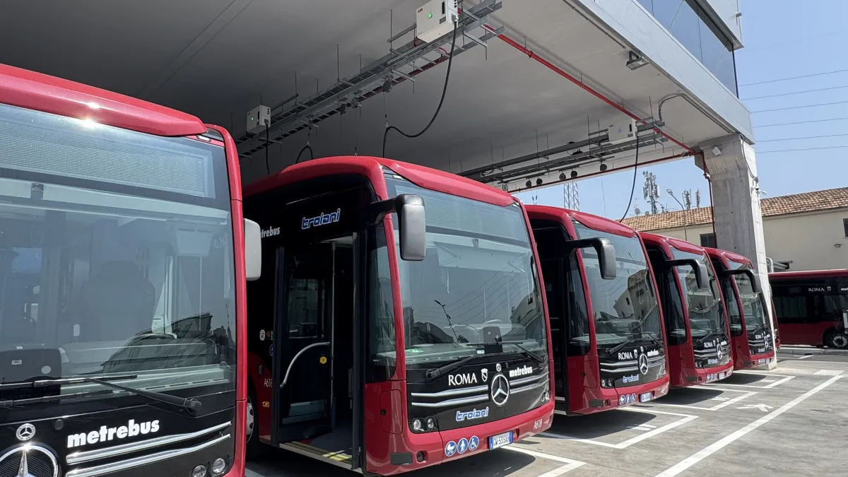 Public Transit in Rome:Daimler E-buses charging at ABB E-mobility chargers