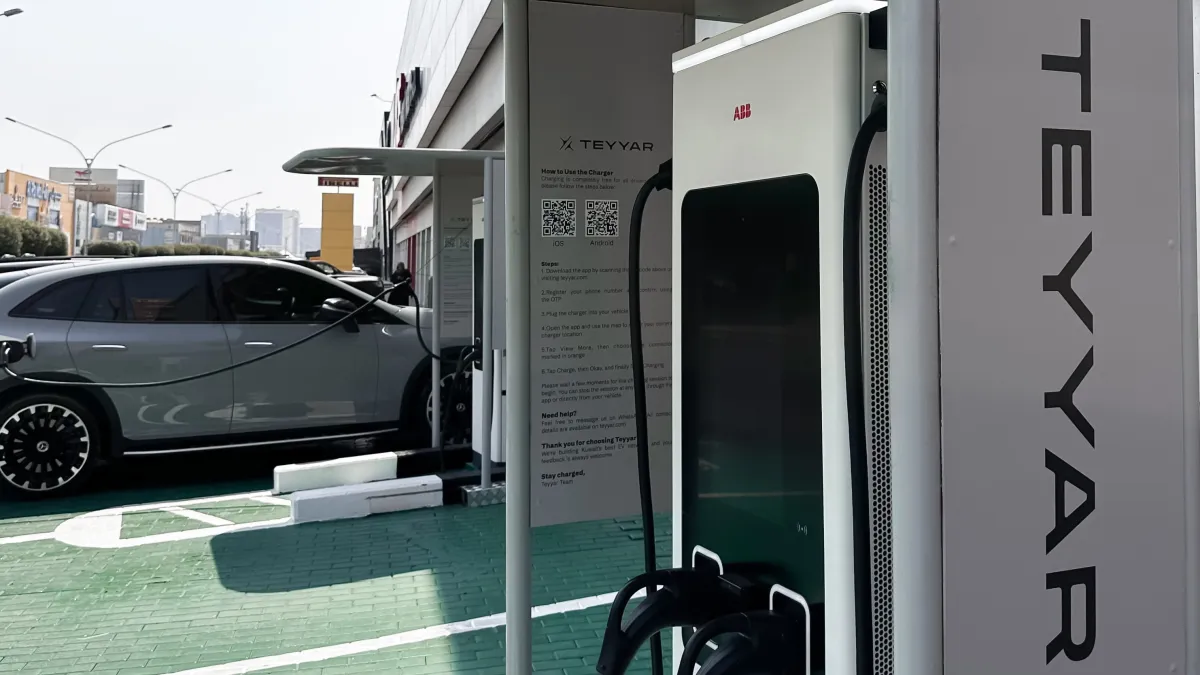 ABB E-mobility C50 charger serving EVs under +50°C in Kuwait City