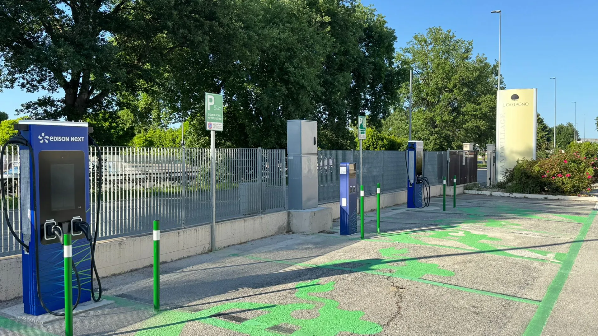 Intuitive and seamless charging in retail: ABB E-mobility C50 charger at shopping mall Il Castagno