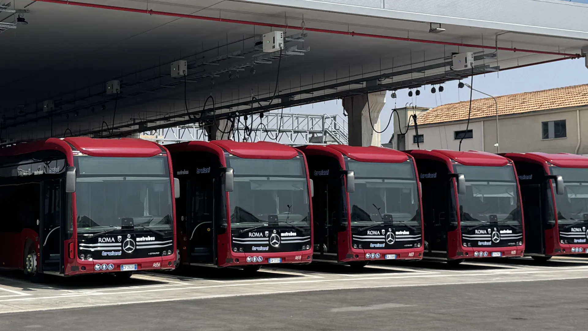 Public Transit in Rome:Daimler E-buses charging at ABB E-mobility chargers