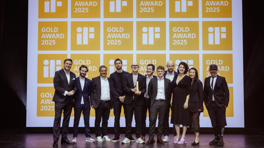 EMOB team on Stage when winning the iF award