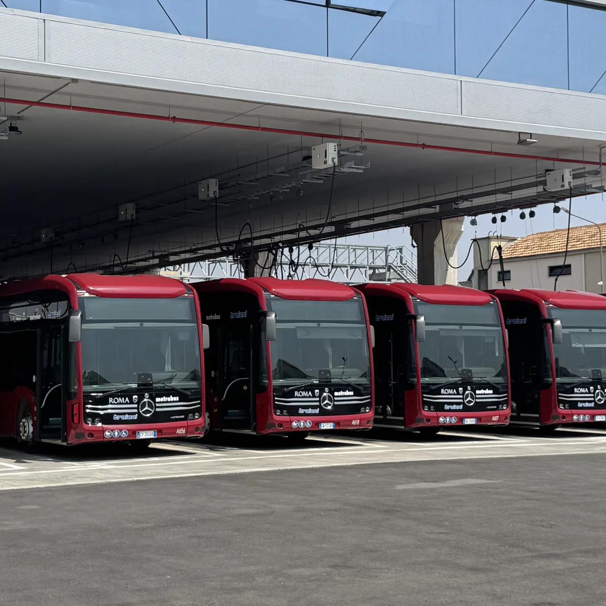 Public Transit in Rome:Daimler E-buses charging at ABB E-mobility chargers