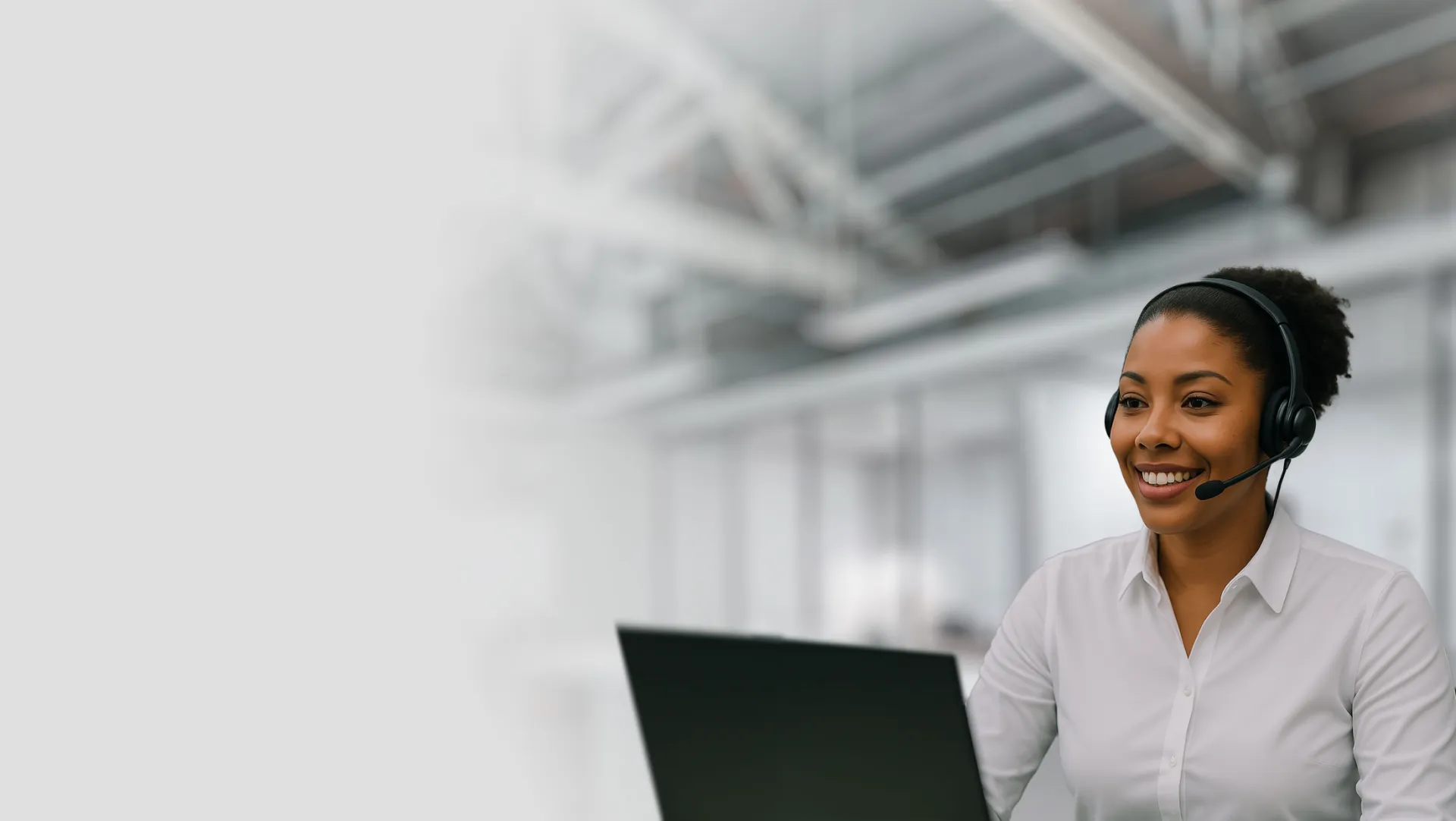ABB E-mobility employee working in a customer service call center